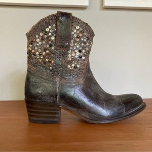 Frye Deborah studded short boot